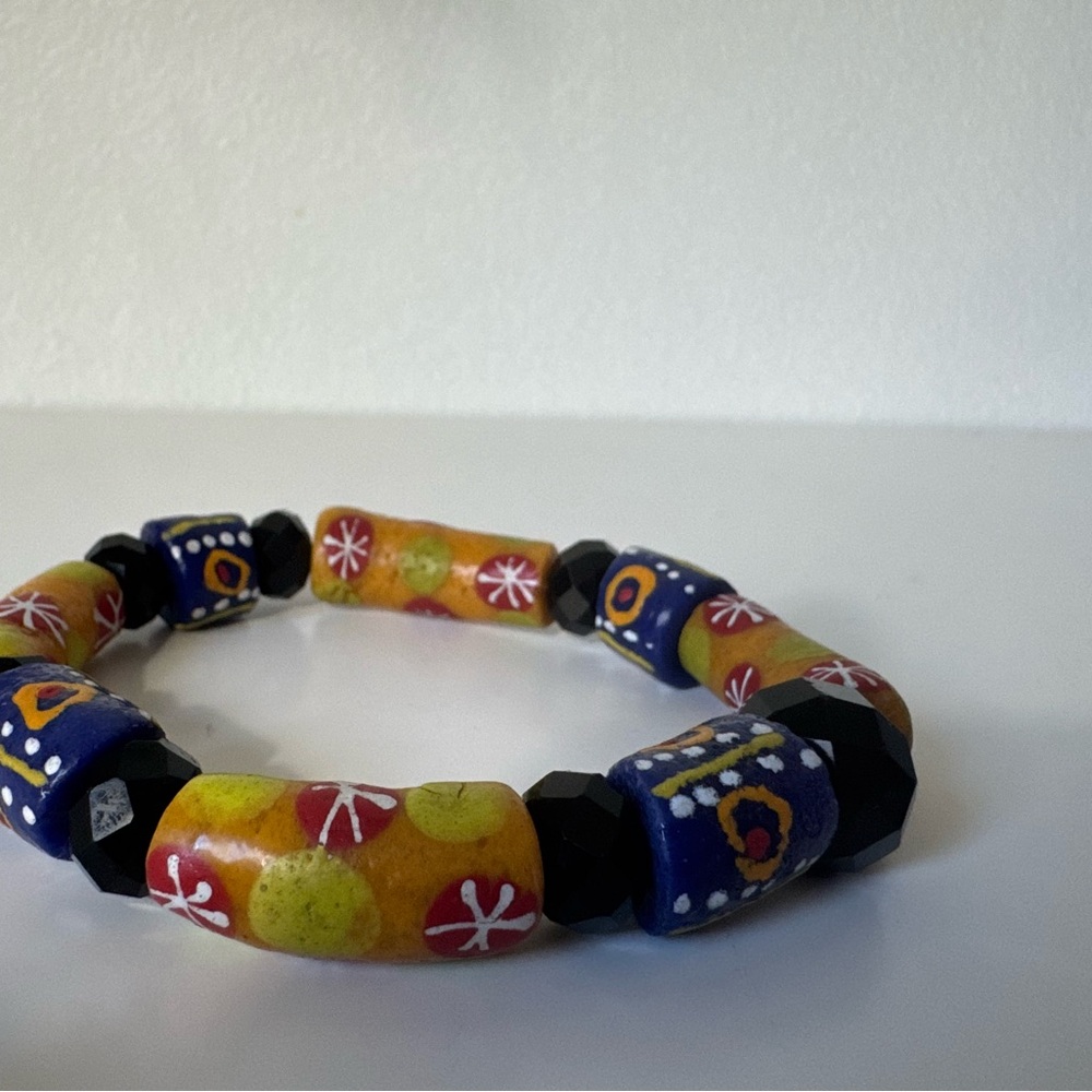 Colorful Beaded Bracelet - Picture 2 of 4